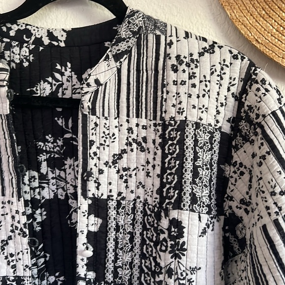 Quilted reversible jacket - Picture 2 of 8